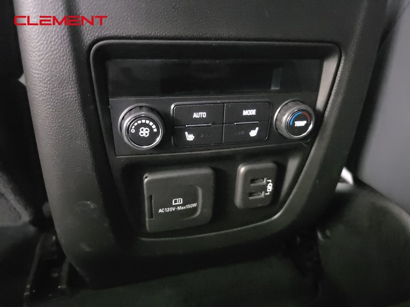 Buick Enclave Vehicle Full-screen Gallery Image 32