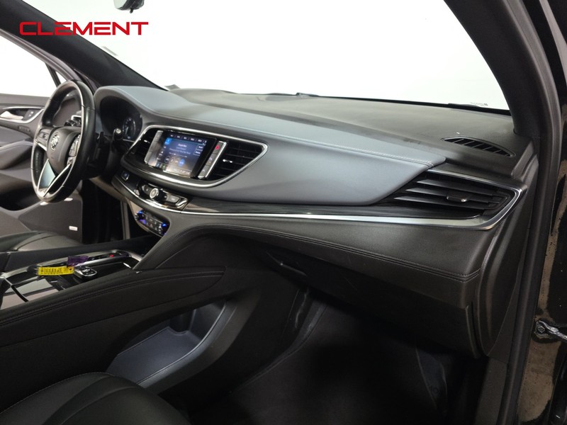 Buick Enclave Vehicle Full-screen Gallery Image 34