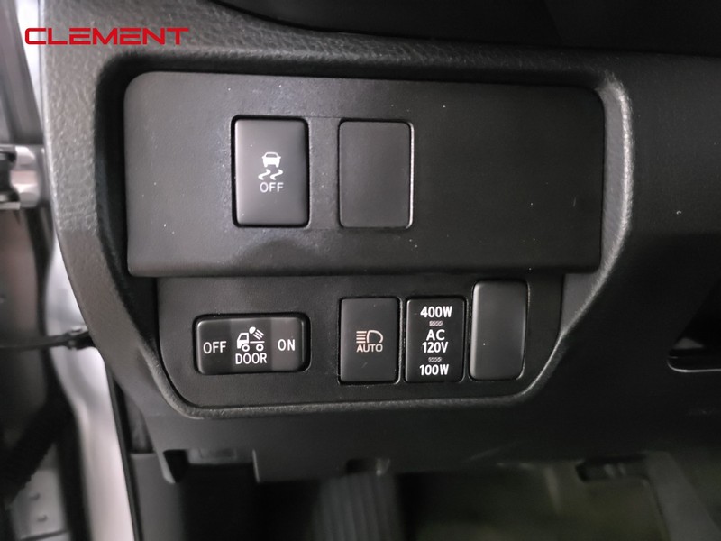 Toyota Tacoma 4WD Vehicle Image 11