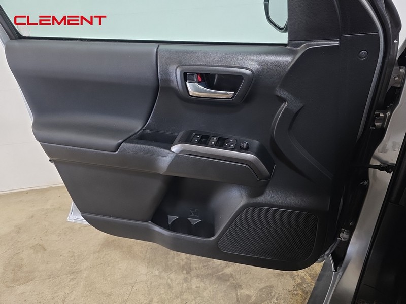 Toyota Tacoma 4WD Vehicle Image 23