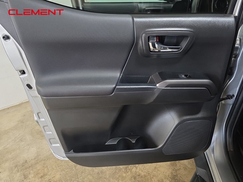 Toyota Tacoma 4WD Vehicle Image 26