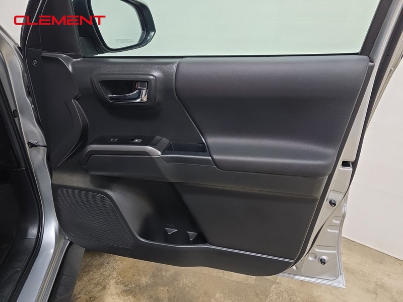 Toyota Tacoma 4WD Vehicle Image 31