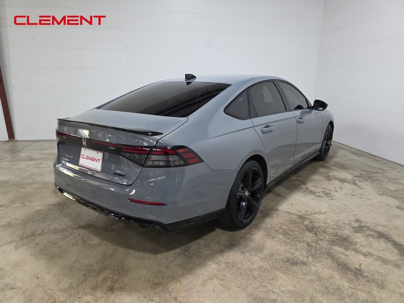 Honda Accord Hybrid Vehicle Full-screen Gallery Image 6