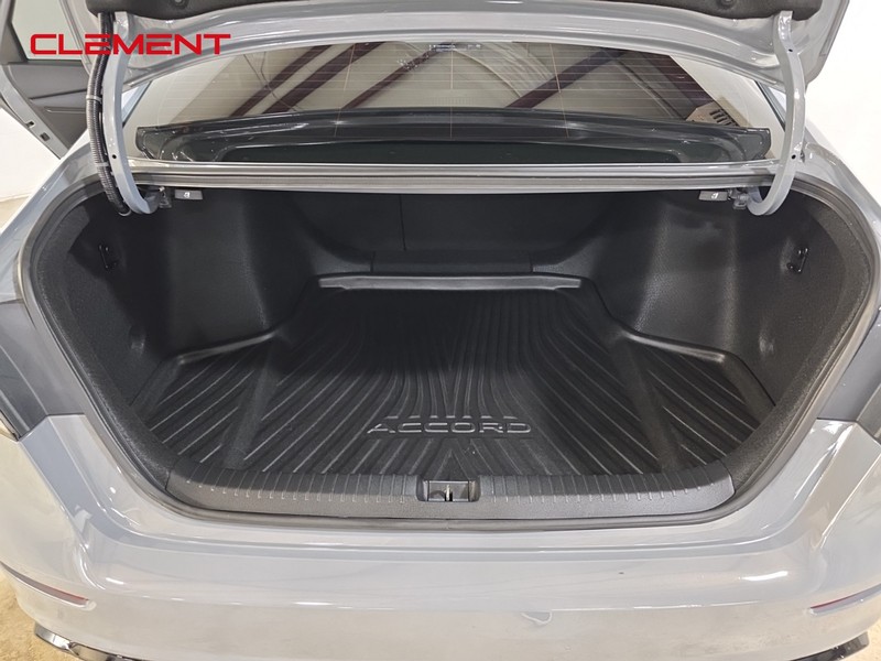 Honda Accord Hybrid Vehicle Full-screen Gallery Image 9