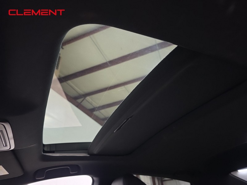 Honda Accord Hybrid Vehicle Full-screen Gallery Image 22