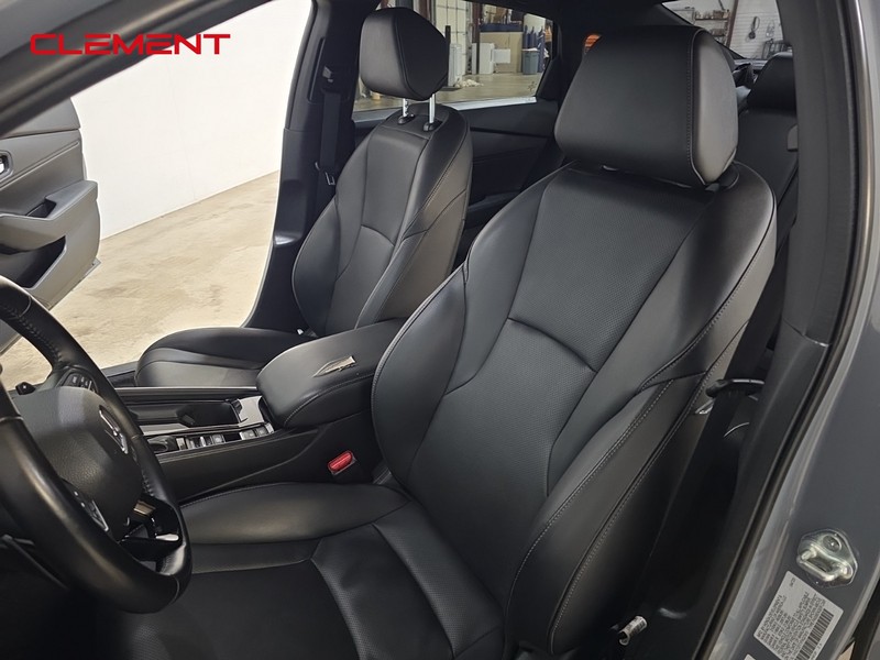 Honda Accord Hybrid Vehicle Full-screen Gallery Image 26