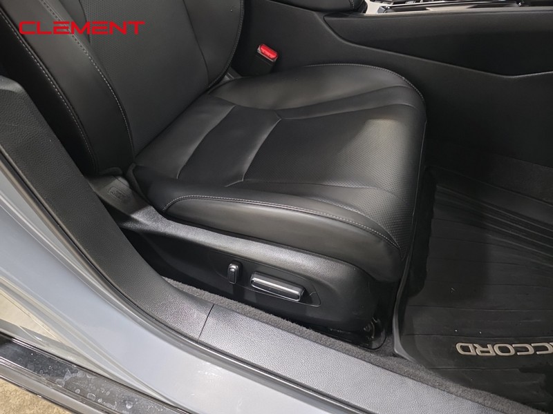 Honda Accord Hybrid Vehicle Full-screen Gallery Image 30