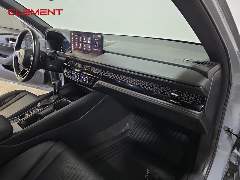 Honda Accord Hybrid Vehicle Full-screen Gallery Image 31