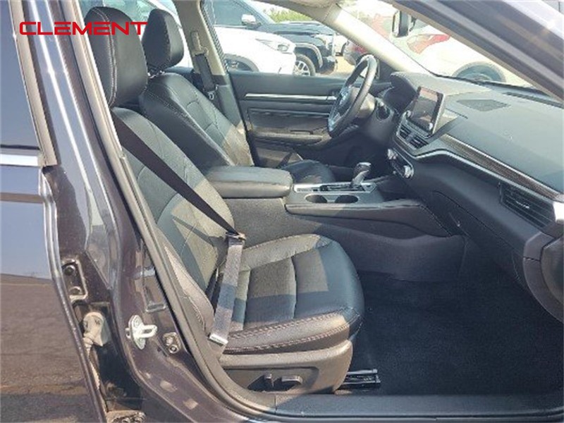 Nissan Altima Vehicle Image 03