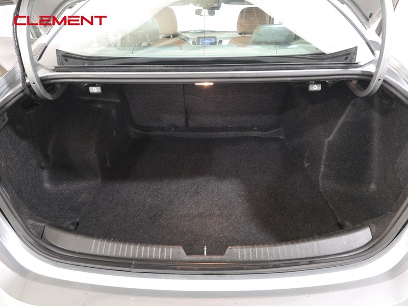 Chevrolet Malibu Vehicle Full-screen Gallery Image 09