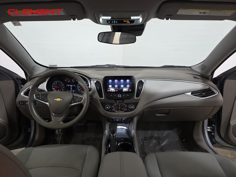 Chevrolet Malibu Vehicle Full-screen Gallery Image 10