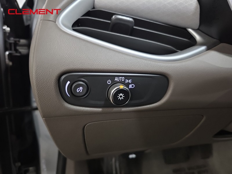 Chevrolet Malibu Vehicle Full-screen Gallery Image 11