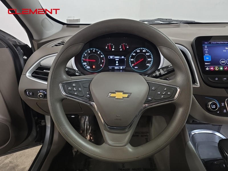 Chevrolet Malibu Vehicle Full-screen Gallery Image 12