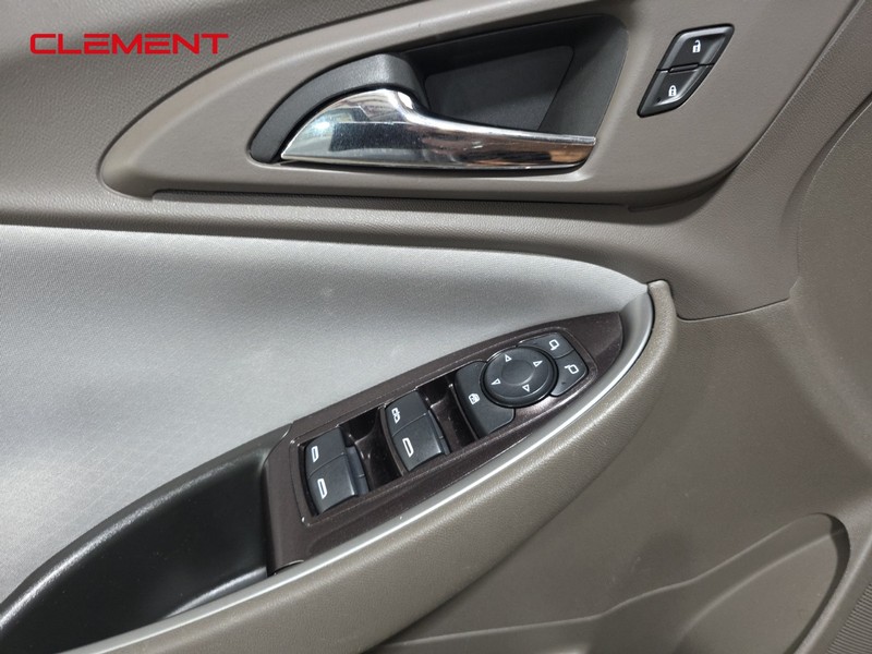 Chevrolet Malibu Vehicle Full-screen Gallery Image 21