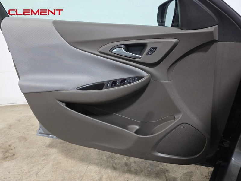 Chevrolet Malibu Vehicle Full-screen Gallery Image 22