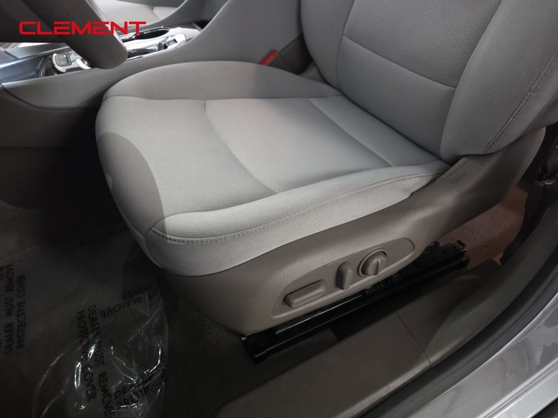 Chevrolet Malibu Vehicle Full-screen Gallery Image 23