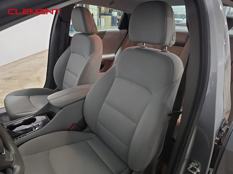 Chevrolet Malibu Vehicle Full-screen Gallery Image 24