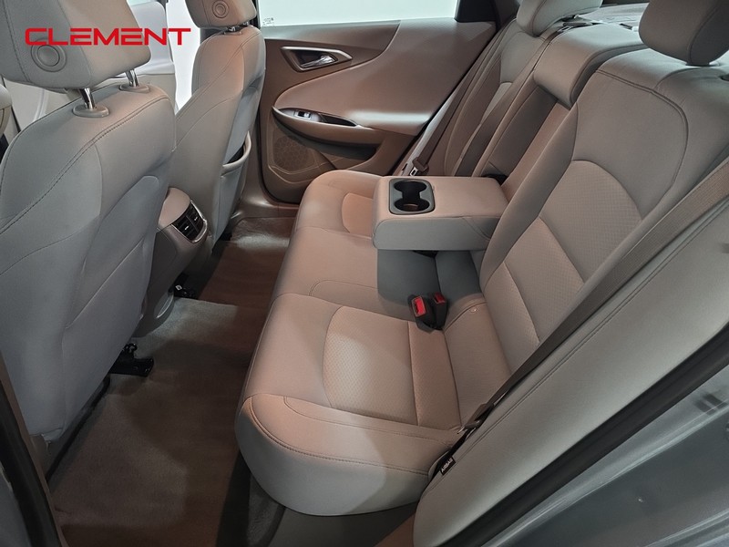 Chevrolet Malibu Vehicle Full-screen Gallery Image 26