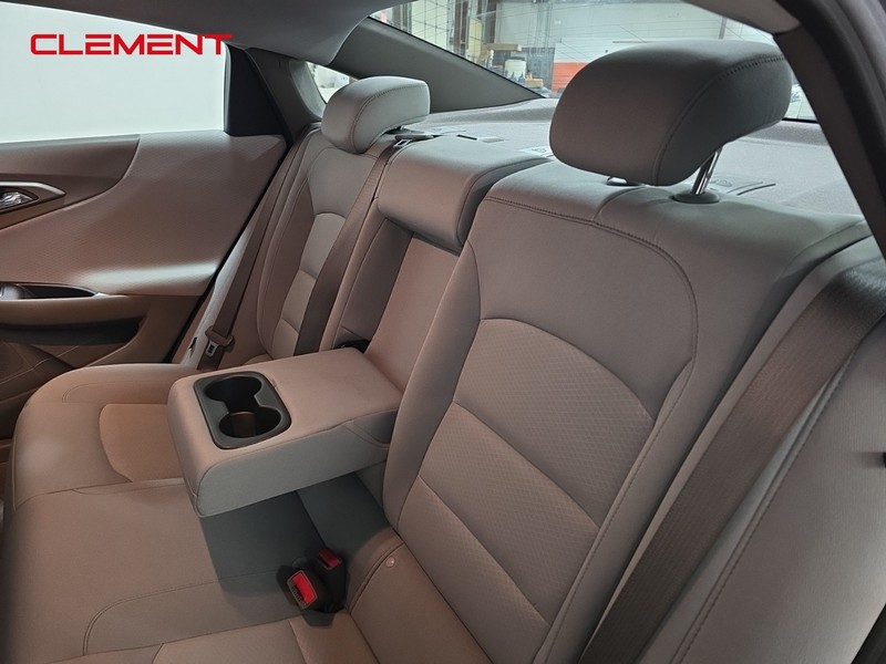 Chevrolet Malibu Vehicle Full-screen Gallery Image 27