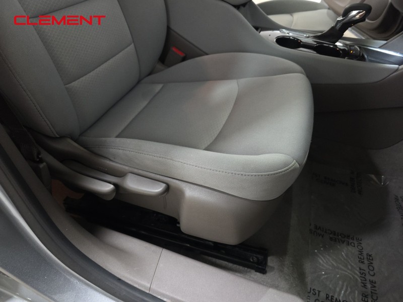 Chevrolet Malibu Vehicle Full-screen Gallery Image 28