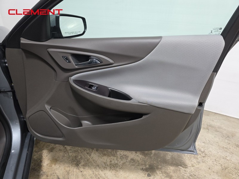 Chevrolet Malibu Vehicle Full-screen Gallery Image 30