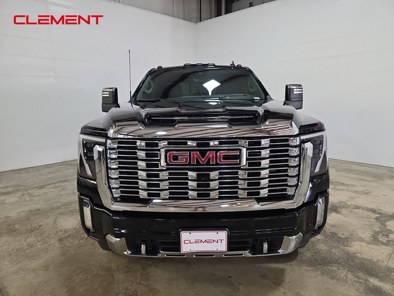 GMC Sierra 2500HD Vehicle Full-screen Gallery Image 2