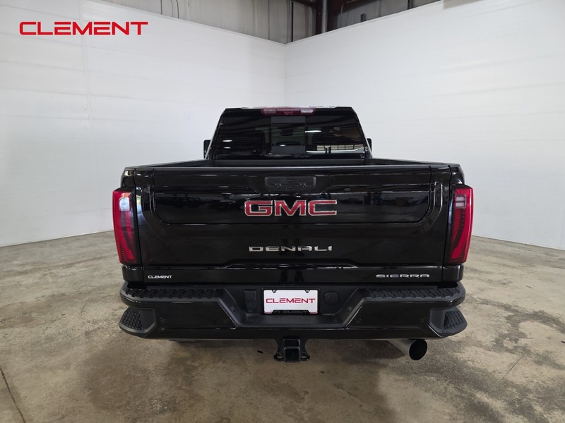 GMC Sierra 2500HD Vehicle Full-screen Gallery Image 7