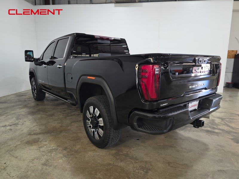 GMC Sierra 2500HD Vehicle Full-screen Gallery Image 8