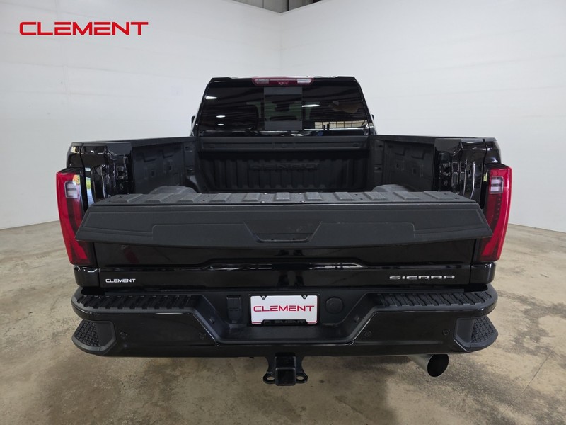 GMC Sierra 2500HD Vehicle Full-screen Gallery Image 9