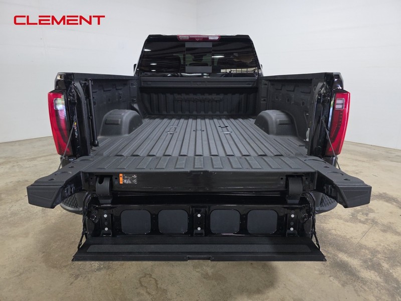 GMC Sierra 2500HD Vehicle Full-screen Gallery Image 10