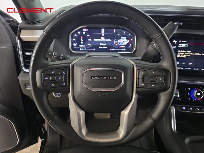 GMC Sierra 2500HD Vehicle Full-screen Gallery Image 14