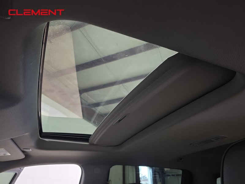 GMC Sierra 2500HD Vehicle Full-screen Gallery Image 24