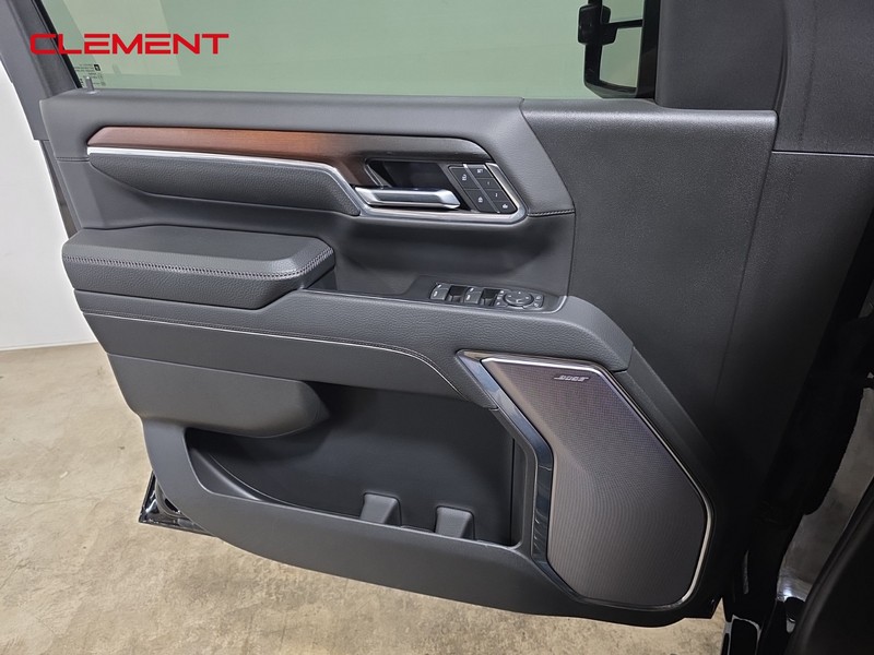 GMC Sierra 2500HD Vehicle Full-screen Gallery Image 27