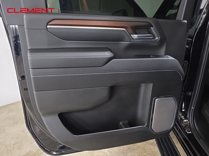 GMC Sierra 2500HD Vehicle Full-screen Gallery Image 30