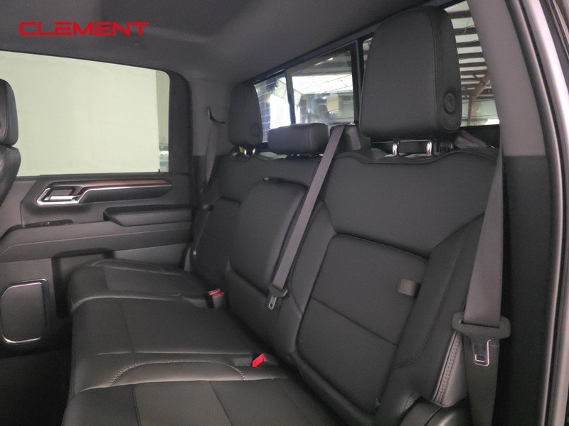 GMC Sierra 2500HD Vehicle Full-screen Gallery Image 32