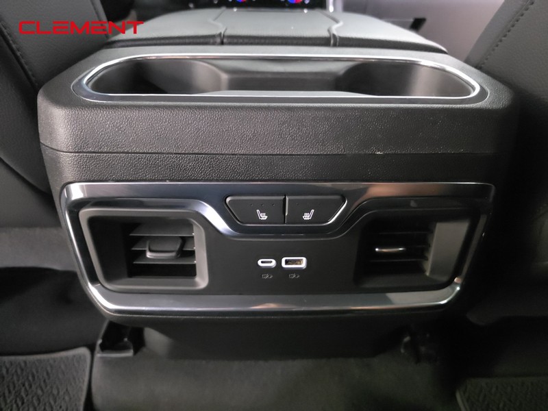 GMC Sierra 2500HD Vehicle Full-screen Gallery Image 33