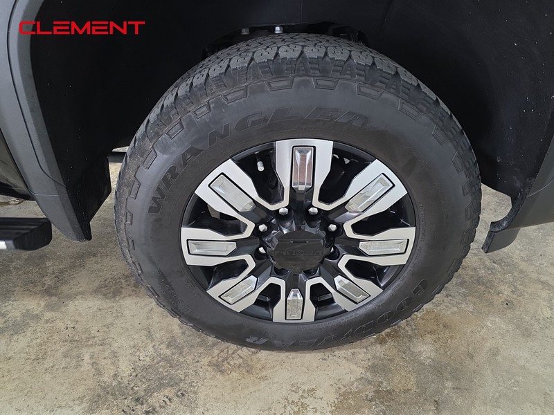 GMC Sierra 2500HD Vehicle Full-screen Gallery Image 36