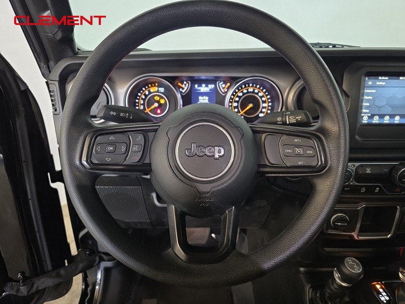 Jeep Wrangler Vehicle Full-screen Gallery Image 12