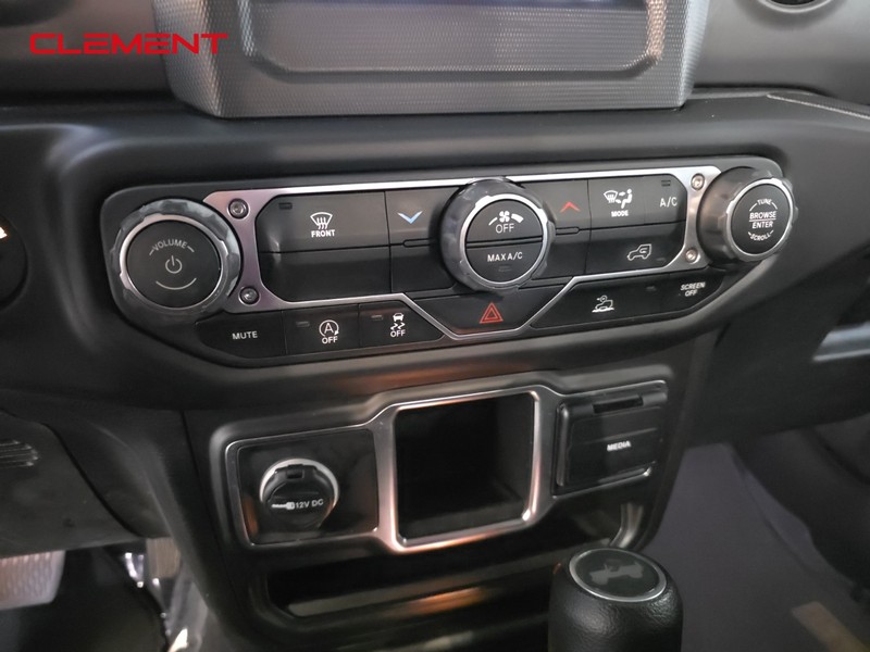 Jeep Wrangler Vehicle Full-screen Gallery Image 19