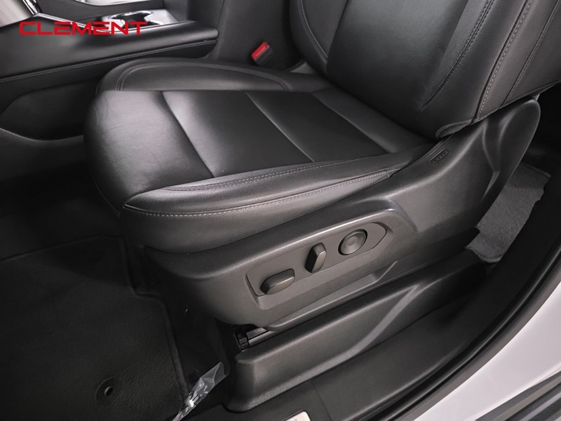 Chevrolet Tahoe Vehicle Full-screen Gallery Image 24