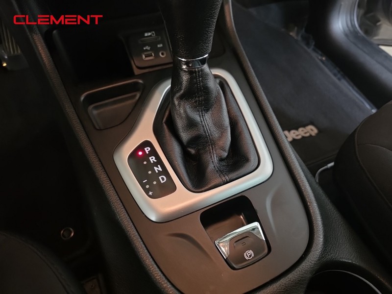 Jeep Cherokee Vehicle Image 15