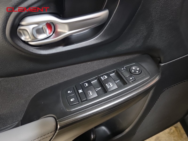 Jeep Cherokee Vehicle Image 16