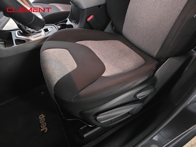 Jeep Cherokee Vehicle Image 18