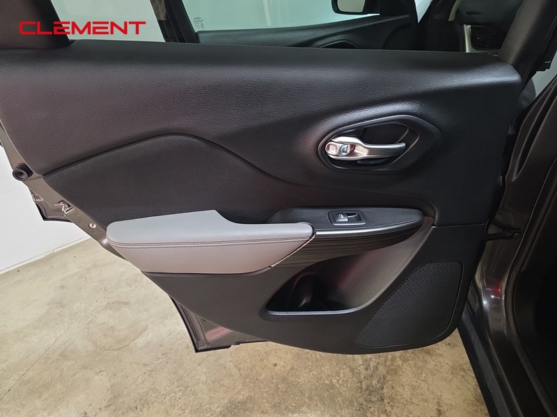 Jeep Cherokee Vehicle Image 20