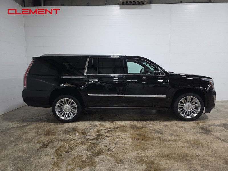 Cadillac Escalade ESV Vehicle Full-screen Gallery Image 04