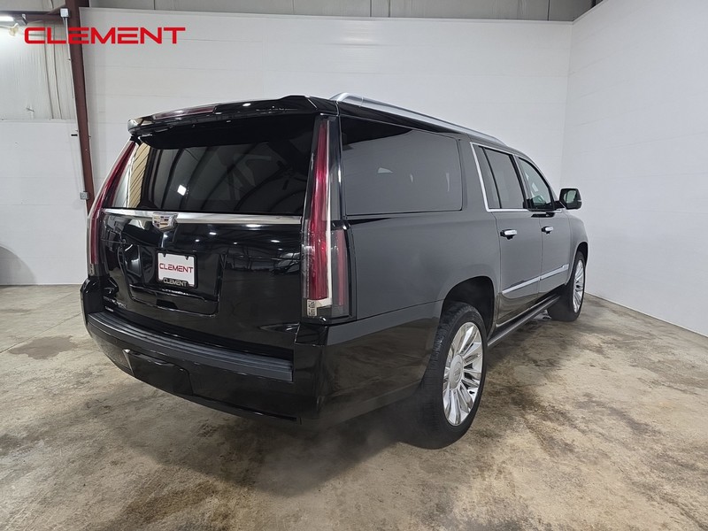 Cadillac Escalade ESV Vehicle Full-screen Gallery Image 06