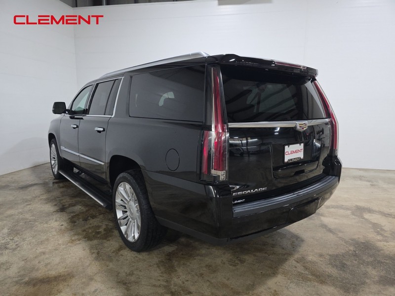 Cadillac Escalade ESV Vehicle Full-screen Gallery Image 08