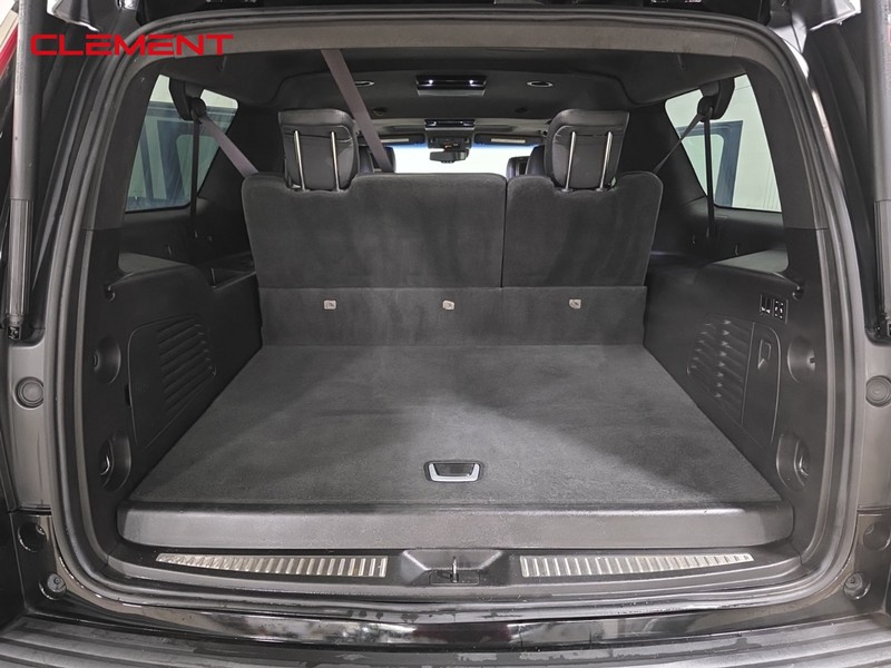 Cadillac Escalade ESV Vehicle Full-screen Gallery Image 09