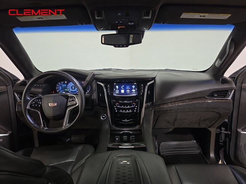 Cadillac Escalade ESV Vehicle Full-screen Gallery Image 10