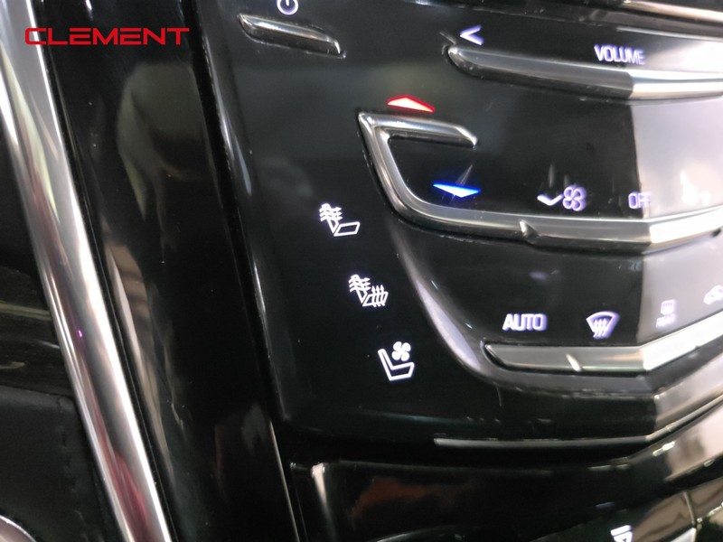 Cadillac Escalade ESV Vehicle Full-screen Gallery Image 19